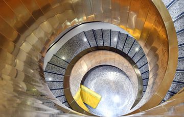 Composition #7: Spiral Staircase in Grey and Gold van Rini Kools