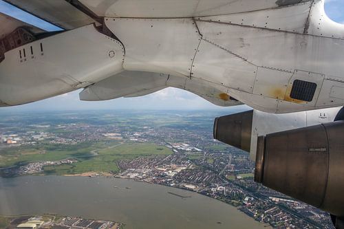 CityJet  boven  'De Thames in Londen'