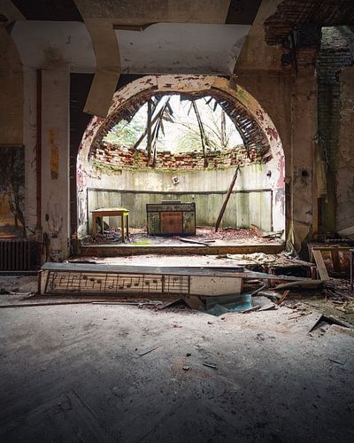 Abandoned Ballroom with Musical Notes. by Roman Robroek - Photos of Abandoned Buildings