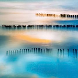 Holzpfosten am Meer-01a