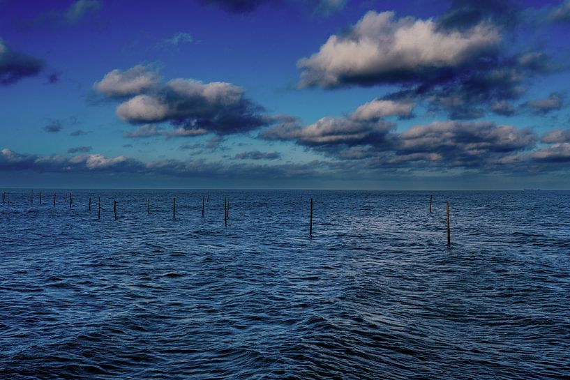 Das Markermeer ruht in Blau. von Fred van Schaagen