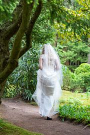 Run girl, run bride by Marly De Kok