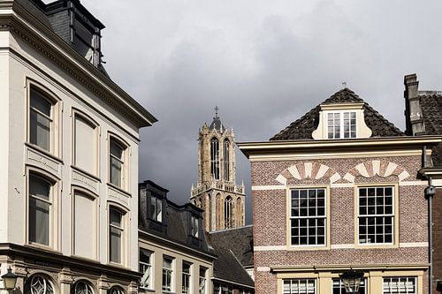 De Domtoren vanaf de Nieuwegracht in kleur