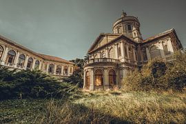 Hôpital / église italienne abandonnée sur Wesley Van Vijfeijken