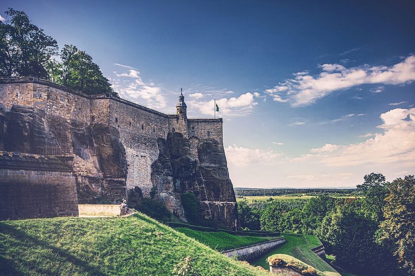 Landschapsuitzicht van Königstein in Bad Schandau van Jakob Baranowski - Photography - Video - Photoshop