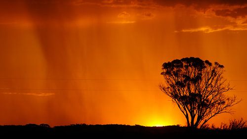 Regenachtige rode lucht