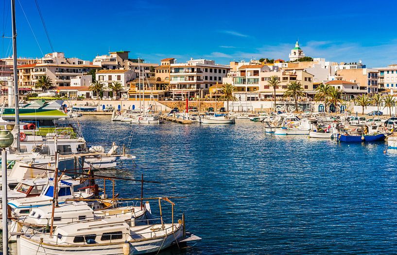 Cala Ratjada haven, prachtige kust op het eiland Mallorca van Alex Winter