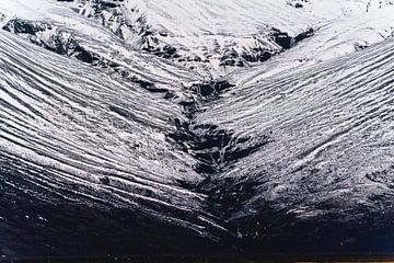 Texturen van de Aarde De Dramatiek van Besneeuwde Berglijnen van Femke Ketelaar