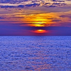 Romantischer Sonnenuntergang im Ostseebad Warnemünde von Silva Wischeropp