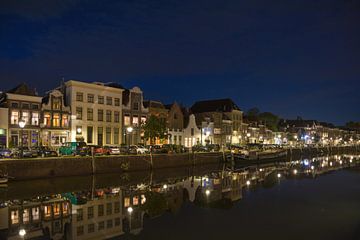 Zwolle - Thorbeckegracht in de avond van Mitchell Molenhuis