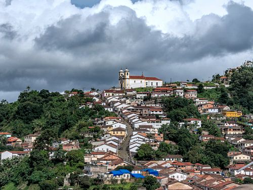 Straße zum Gipfel des Hügels in Brasilien