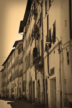 Toscane Italië Lucca Binnenstad Sepia van Hendrik-Jan Kornelis