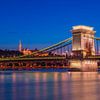 Boedapest Skyline - De Kettingbrug en het Vissersbastion in de schemering van Tux Photography