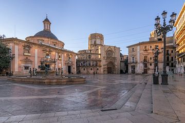 Plaza de la virgen Valencia tijdens zonsopkomst van Sander Groenendijk