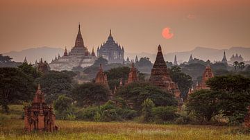 De tempels van Bagan in Myanmar van Roland Brack