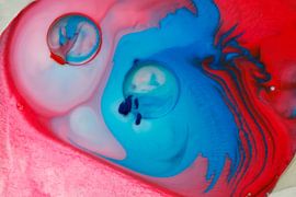 Abstract rood en blauw van Jeannine Van den Boer