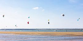 Kitesurfen in de baai van Arcachon - Frankrijk van Werner Dieterich