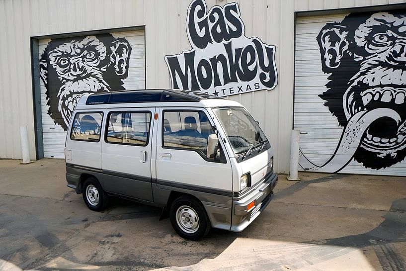 Mitsubishi Minicab U18 par Art Indi