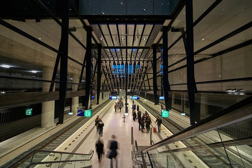 Delft train station platform by Michael Echteld