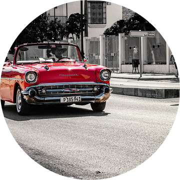 Rode Chevrolet Havana Cuba klassieker van Carina Buchspies