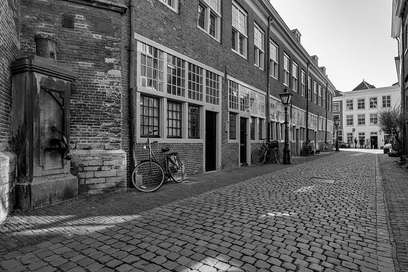 Hooglandse Kerkgracht in Leiden by Peter Bartelings