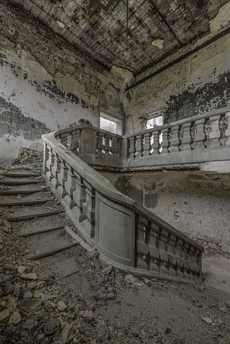 Trappenhal in vervallen ruïne