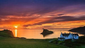 Sonnenuntergang im Duntulm Castle und Duntulm Hotel, Isle of Skye, Schottland