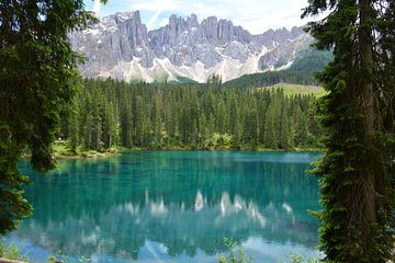 Reflectie bergen in turquoise water Karersee Lago di Carezza Sud Tirol Italië van My Footprints