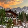 Refuge de montagne à la Zugspitze dans les Alpes avec coucher de soleil sur Animaflora PicsStock