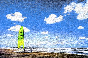 Catamaran met groen zeil op het strand van Kijkduin van John Duurkoop