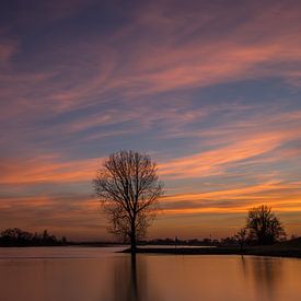 Beautiful skies at the river by René Groenendijk