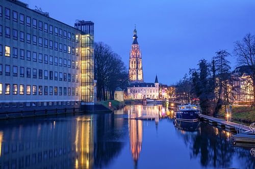 Große Kirche Breda von der Gracht aus