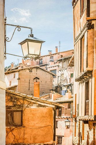 De roze stad Albarracin in Spanje