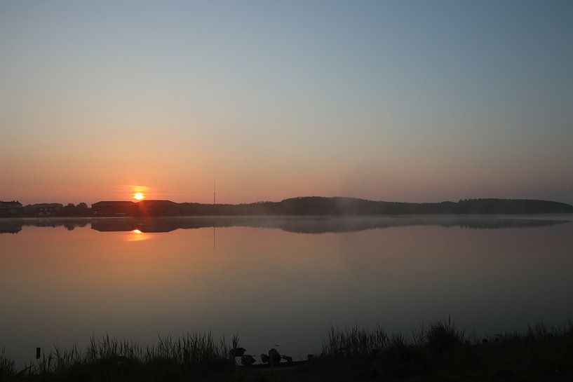 Zonsondergang boven de kreek van Wendy Hilberath