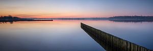 Kurz vor Sonnenaufgang am Lauwersmeer von Arjen Roos
