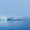 IJsberg in de mist in Disko Bay, Groenland van Martijn Smeets