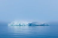 IJsberg in de mist in Disko Bay, Groenland van Martijn Smeets thumbnail