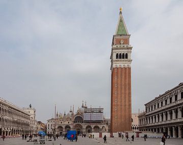 San Marco plein met de naald van Joost Adriaanse