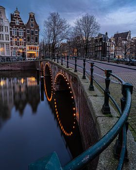 Les canaux d'Amsterdam à l'heure bleue