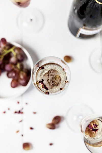 Prosecco mit Himbeersirup &amp; Rosenwasser von Nina van der Kleij