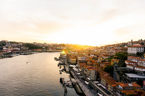 Sonnenuntergang in Porto von der Brücke Ponte Luís I