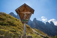 Bergkreuz mit Dolomitenpanorama
