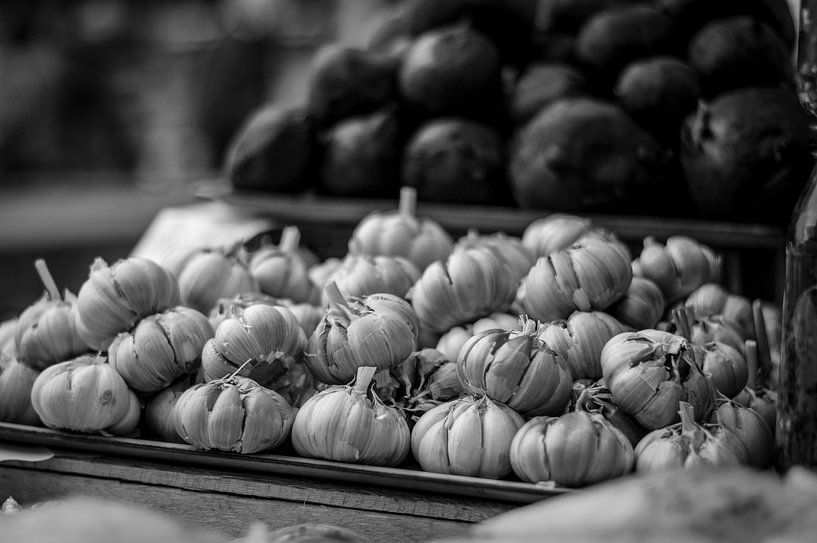 Knoflookbollen zwart wit van Manon Ruitenberg