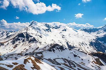 Besneeuwde bergtoppen in de Oostenrijkse Alpen bij de Grossglockner van Sjoerd van der Wal