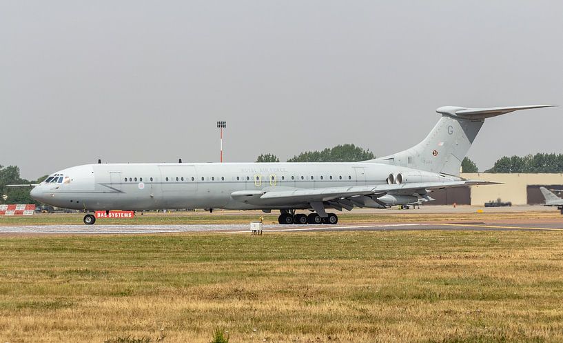 One of the last RAF VC-10 (ZA148) tanker aircraft. by Jaap van den Berg