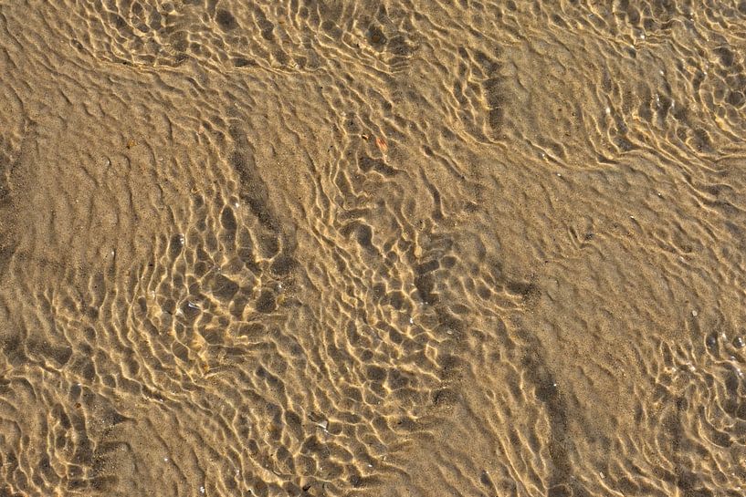 Muster in Sand und flachem Wasser von Kristof Lauwers