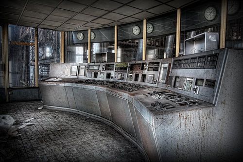 Controle kamer in een verlaten energiecentrale