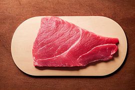 rohes Fleisch auf einem Holzbrett,  Art Illustration