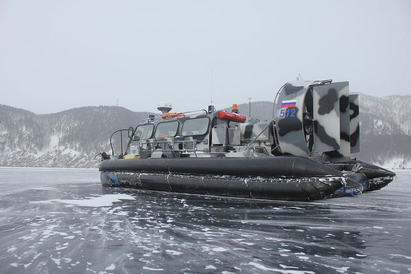Hoovercraft Baikal meer Rusland Siberie par Shelly Van Gogh