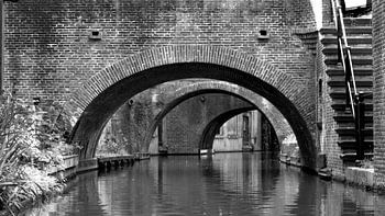 Onder de brug